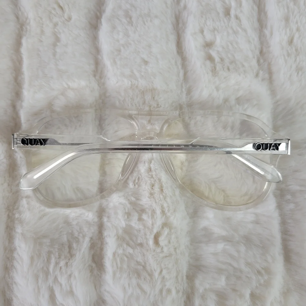 QUAY // ltd ed retro-chic clear frame magnetic aviator blue light glasses